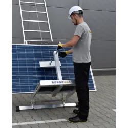 Schrägaufzug mit Wagen für Photovoltaik-Module Schrägaufzug mit Wagen für Photovoltaik-Module